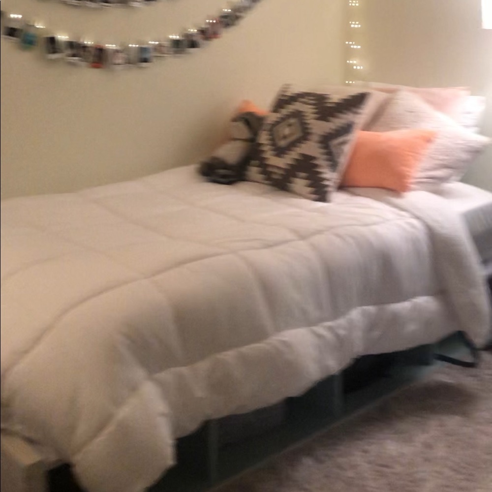 Comforter - Picture 2 of 2